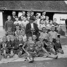 Adam mit Enkelkindern 1936